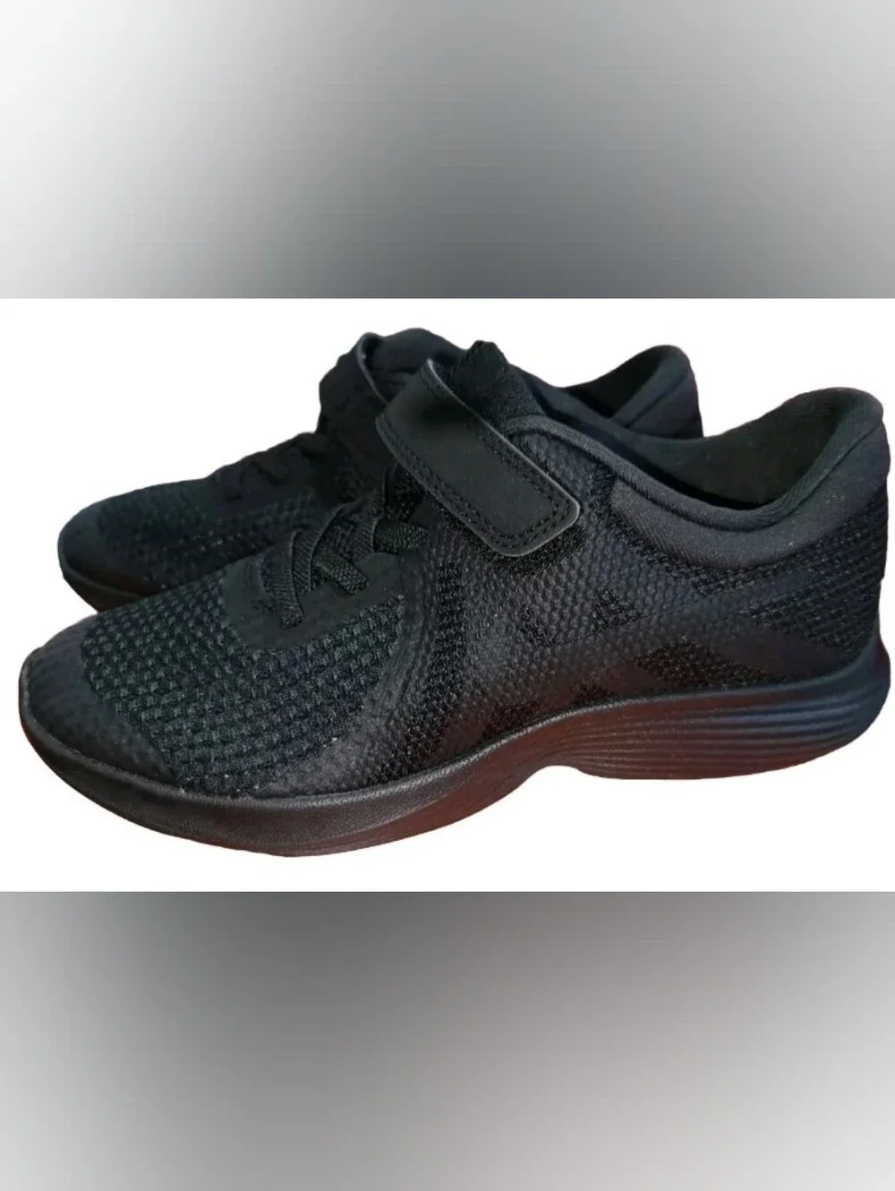 Nike Revolution 4..Sneakers . Kids Lightweight,Black,Athletic, Laces & Straps.